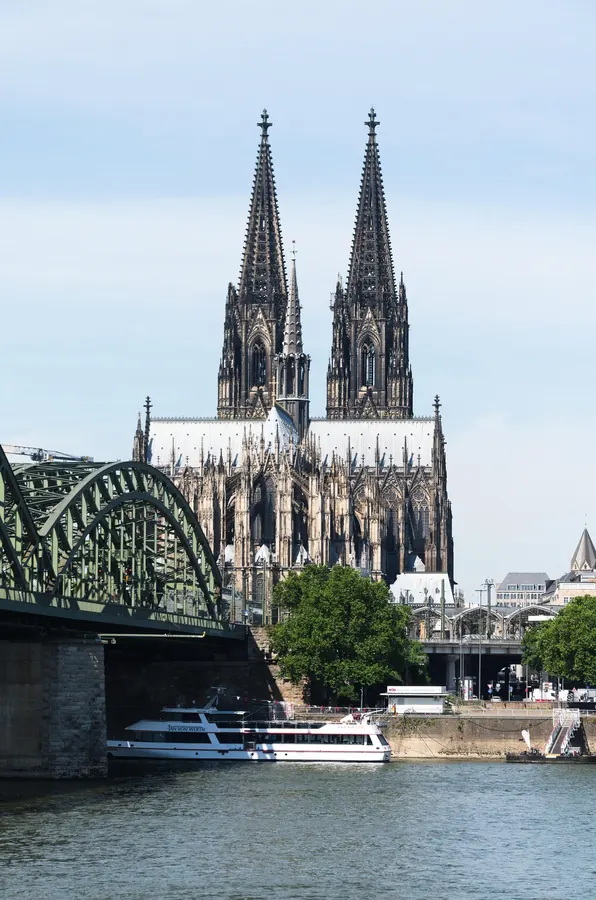 Köln — Dom und Rhein, langfristige Beziehungen mit Bestand