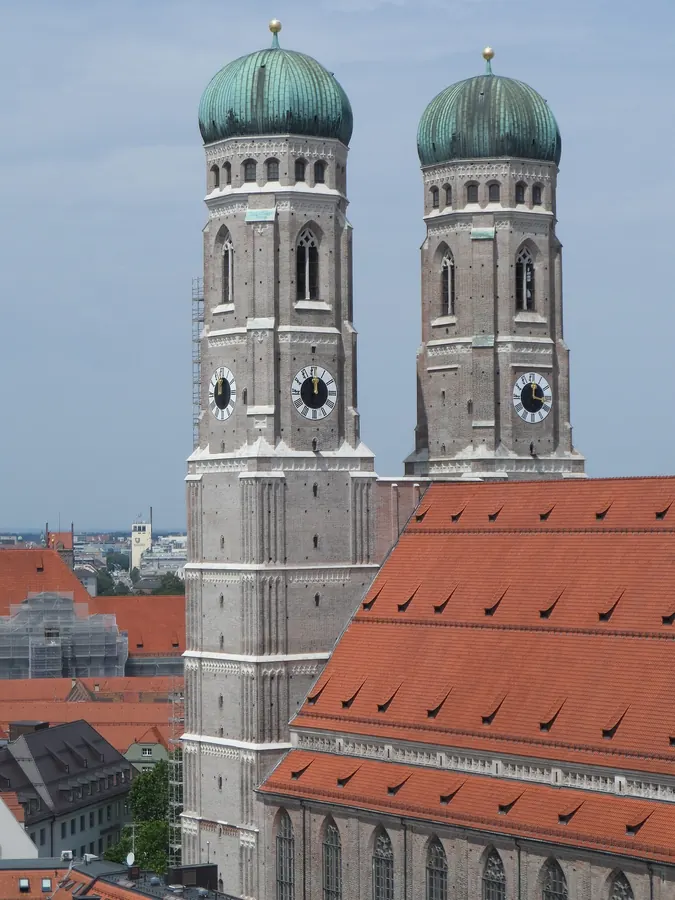 München — Frauenkirche, tiefer Markteinblick und lokales Wissen